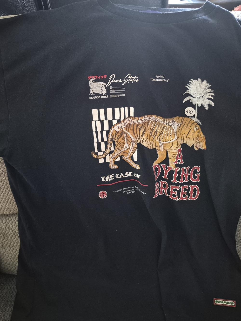 Devá States Black Cotton Men's T-Shirt XXL Crew Neck Short Sleeve Tiger Graphic